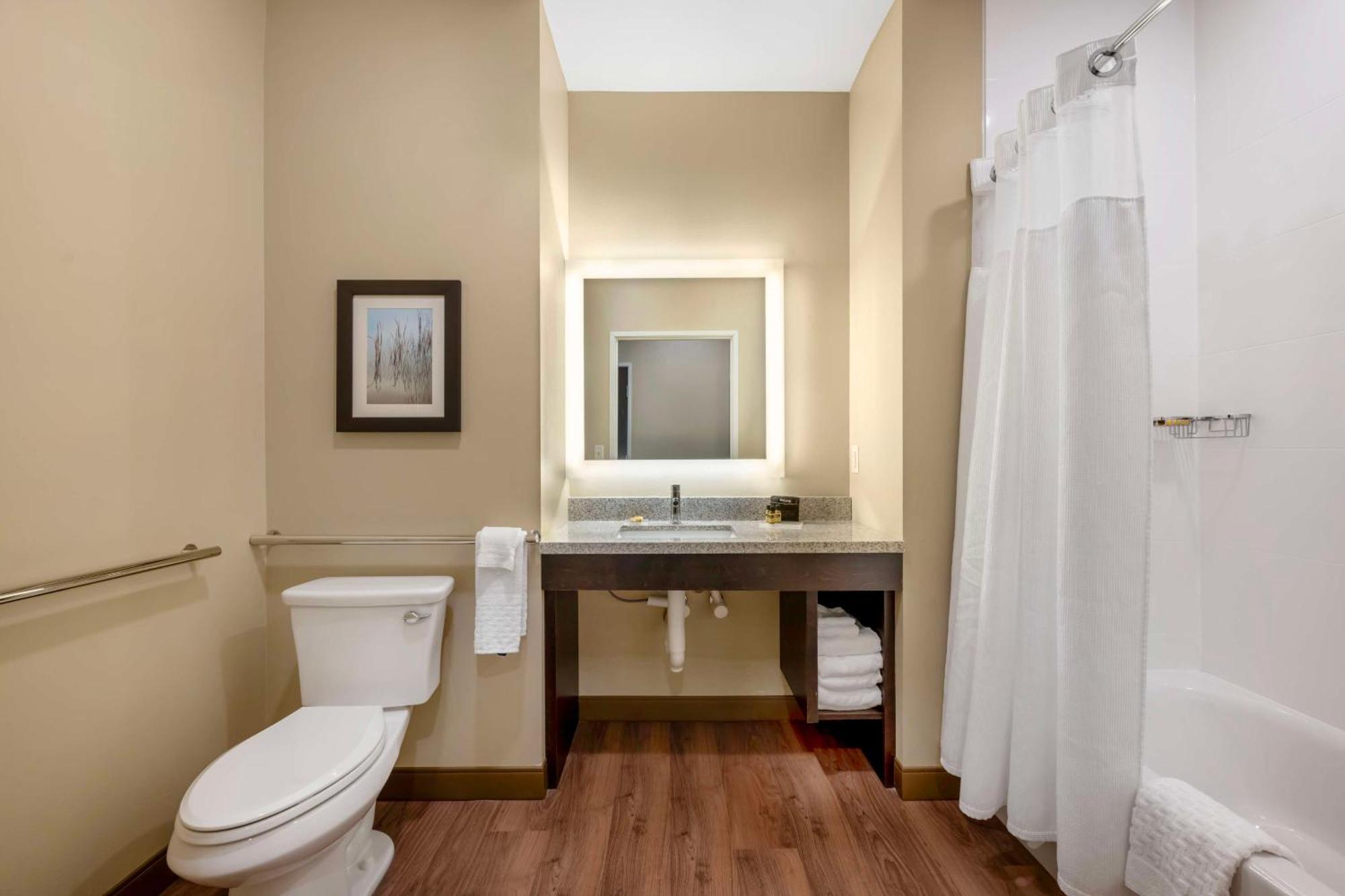 Best Western Plus Lakeview Hotel Madison Exterior photo